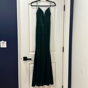 Lulu’s green velvet gown NWT